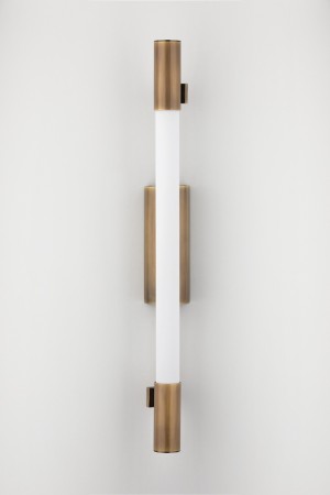 Kinkiet Merced  front na tle ściany