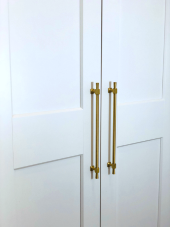 złote relingi do mebli szaf kuchni