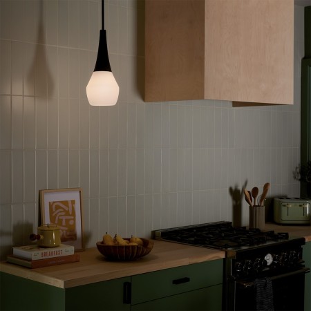Lampa Della czarna realizacja