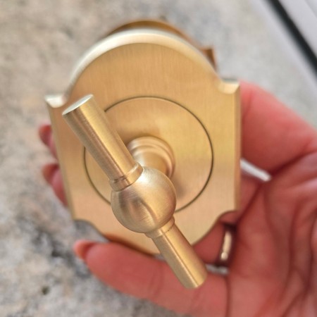 zamknięcie łazienkowe AM101 MSL rozeta angielska