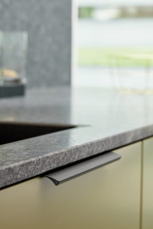 uchwyt krawędziowy Edge czarny 160 mm aranżacja