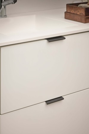uchwyt edge czarny 100 mm na froncie