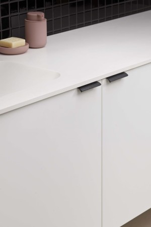uchwyt edge czarny 100 mm na szafce