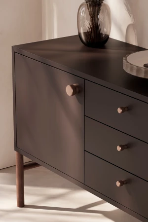 Gałki meblowe Brooklyn brąz na komodzie