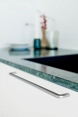 uchwyt_Compact_stal 320 mm na meblu