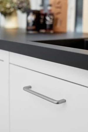 uchwyt_Compact_stal 160 mm na meblu