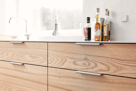 uchwyt krawędziowy Edge inox 160 mm na meblu 2