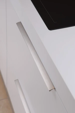 uchwyt krawędziowy edge stalowy 350 mm na meblu