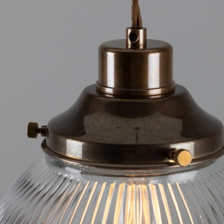 zbliżenie-lampa-wisząca-antyczny-mosiądz.jpg
