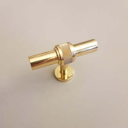 uchwyt meblowy typu Tbar GM121 z ozdobną krateczką złoty polerowany