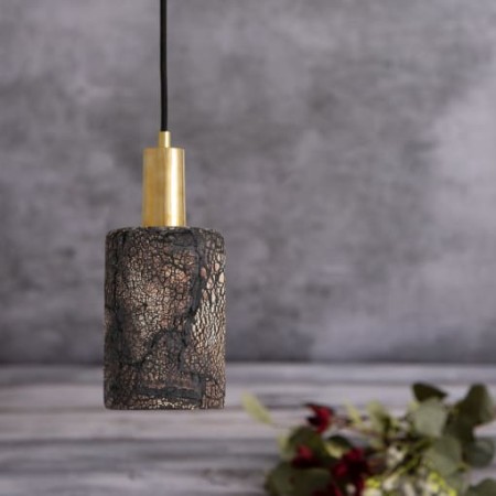 Ceramiczna lampa wisząca Ceramic z mosiężnym wykończeniem w kolorze polerowanego mosiądzu