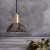Lampa wisząca ceramiczna czarna z mosiężnym wykończeniem w kolorze polerowanego mosiądzu