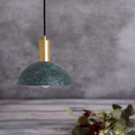 Lampa wisząca ceramiczna niebieska z mosiężnym wykończeniem w kolorze satynowego mosiądzu
