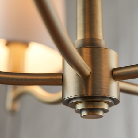 Doskonałe wykończenia lampy wiszącej Riano brytyjskiego producenta
