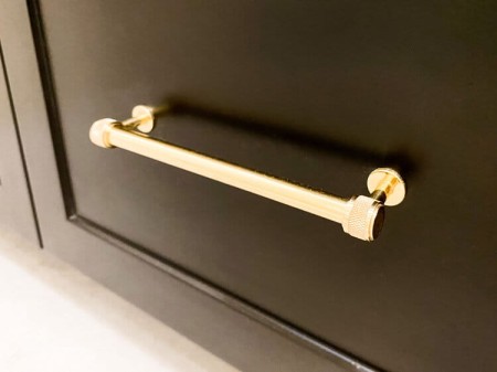 złoty długi uchwyt meblowy mosiężny RM312 fot.HOUSE LOVES