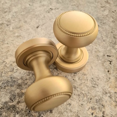 komplet gałko klamka KR617 mosiężna z ozdobnym perełkowaniem MSL