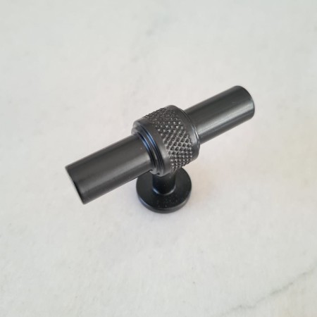 uchwyt meblowy typu Tbar GM121 z ozdobną moletką czarny