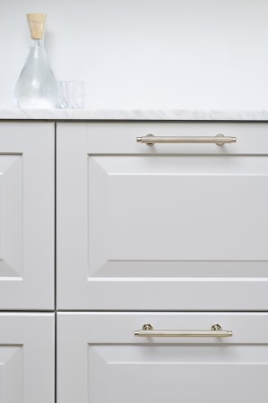 reling meblowy Brau jasny nikiel 128 mm aranżacja