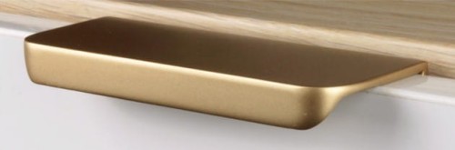Przejdź do produktu Uchwyt meblowy krawędziowy Flat złoty mat 3 rozstawy