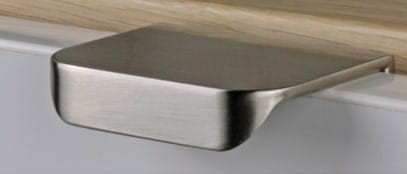 Przejdź do produktu Uchwyt meblowy krawędziowy Flat nikiel satyna 2 rozstawy