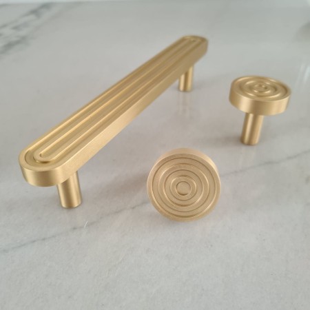 gałka meblowa GM126 oraz reling RM315 mosiądz szczotkowany lakierowany