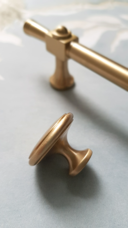 gałka GM110 mosiądz satynowany oraz reling RM305