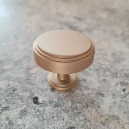 gałka meblowa GM140 35 mm mosiądz szczotkowany lakier mat