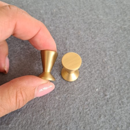 gałka GM151 mosiądz szczotkowany lakier mat