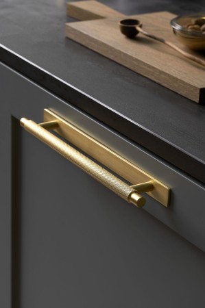 uchwyt do mebli joan złoty z podkładką 192 mm