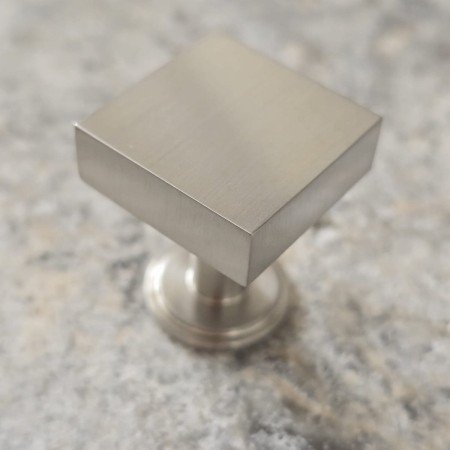 gałka mosiężna GM124 kwadratowa nikiel szczotkowany