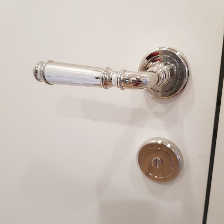 zamknięcie łazienkowe AM101 niklowane