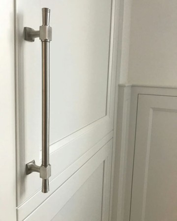 Uchwyt reling meblowy do szaf RM306 mosiężny duży bez guzika