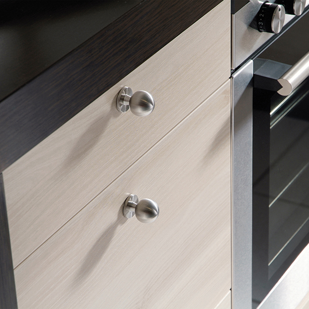 gałka meblowa Milo base stal 25 mm na meblach