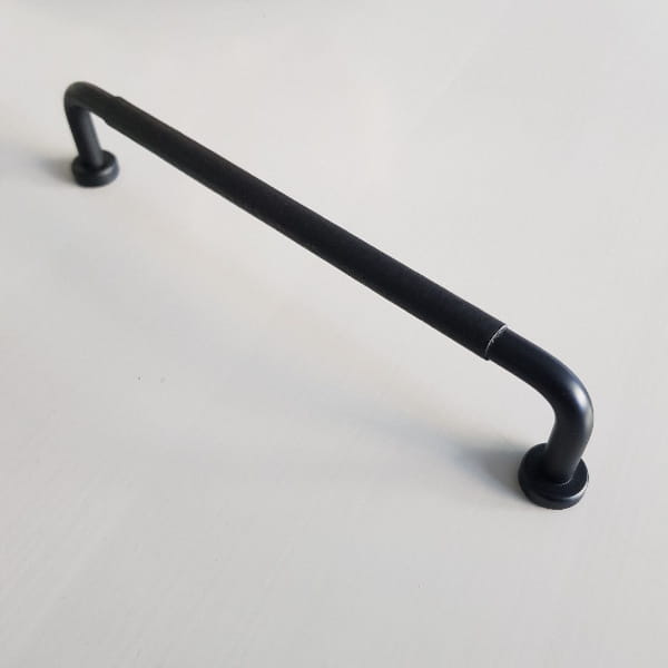 uchwyt meblowy  slim czarny ze skórą