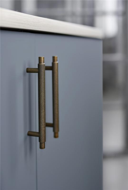 Uchwyt reling meblowy Joan rozstaw 128 mm antyczny mosiądz