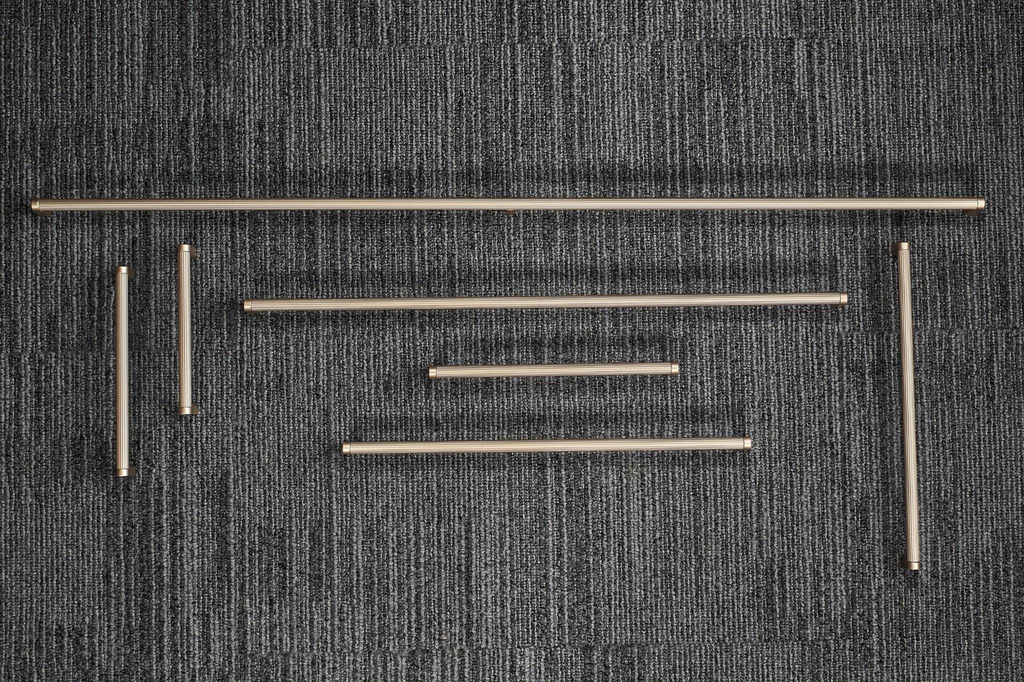 uchwyt meblowy reed  złoty z ryflowaną rączką